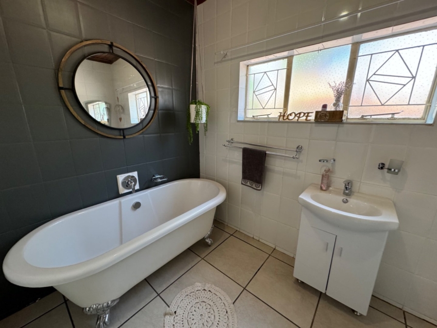  Bedroom Property for Sale in El Toro Park Northern Cape